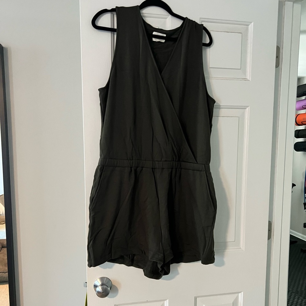 Barely worn romper with pockets!